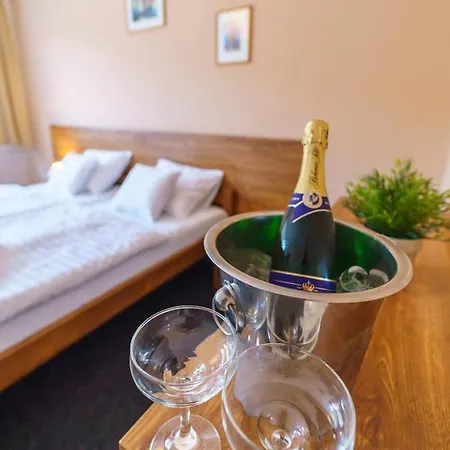 Hladina Hotell 3*